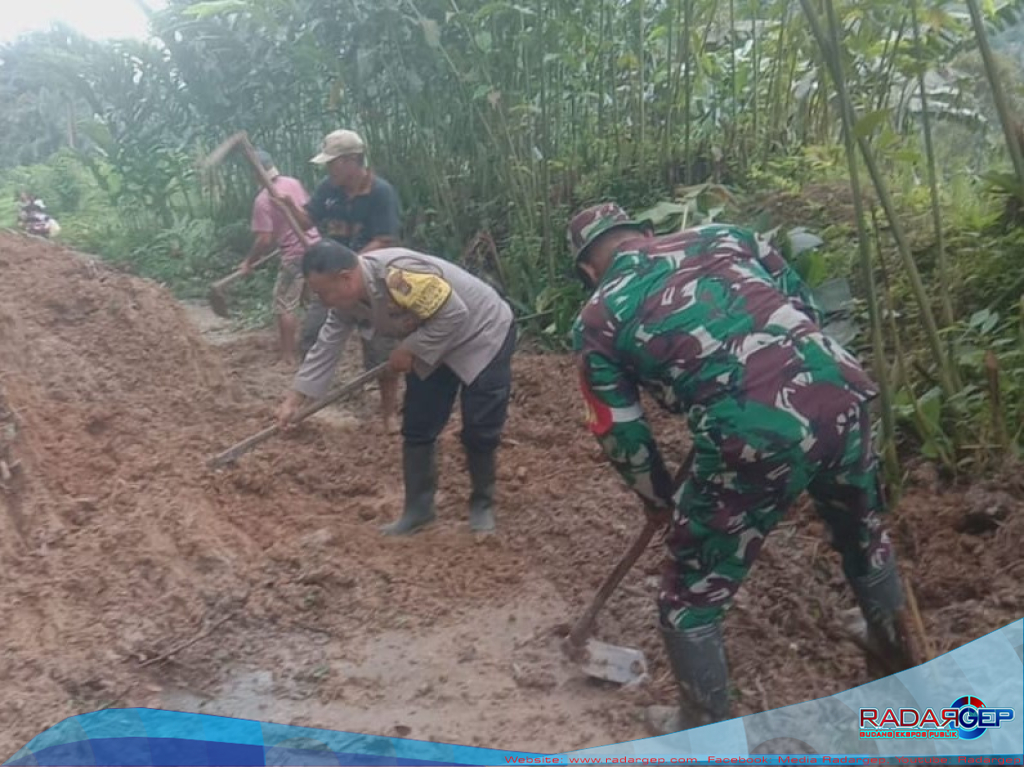 Tanah Longsor di STM Hilir, Polsek Telun Kenas dan Pihak Terkait Lakukan Tindakan Cepat